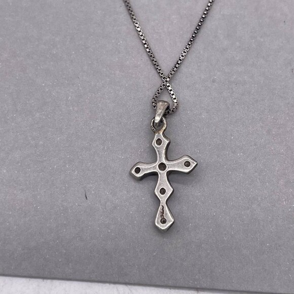 925 Sterling Silver Rhinestone Cross Pendant Box Chain Necklace 18.5 In Italy - Picture 7 of 8